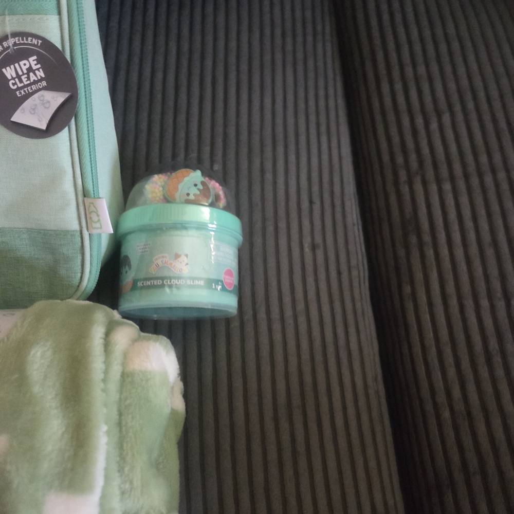 Green Room Essentials Throw Blanket - Picture 5 of 5